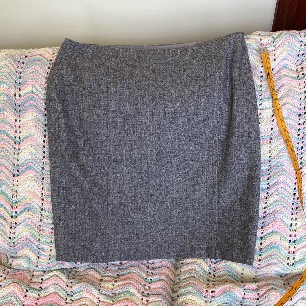 Ann Taylor women’s pencil skirt.